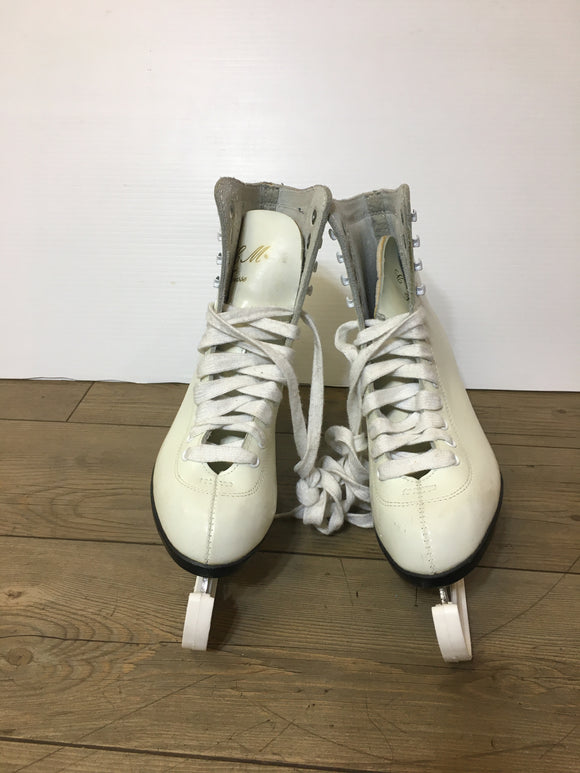 CCM Women's Figure Skates - Size: 7 - Pre - Owned - A8ALG6