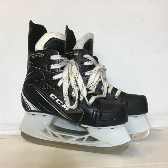 CCM Kids Hockey Skates - Size 1 - Pre-Owned - HKUGSE