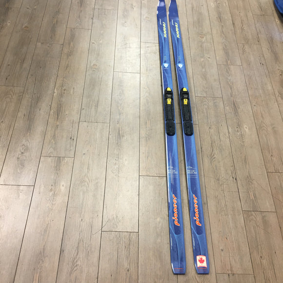 Karhu Pioneer Waxless XC SKis w NNN Bindings - Size 175cm - Pre-owned - L2UF7C