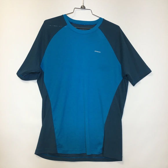 Patagonia Men's Athletic Blue T-Shirt - Size Large - Pre-Owned - NQ3S97