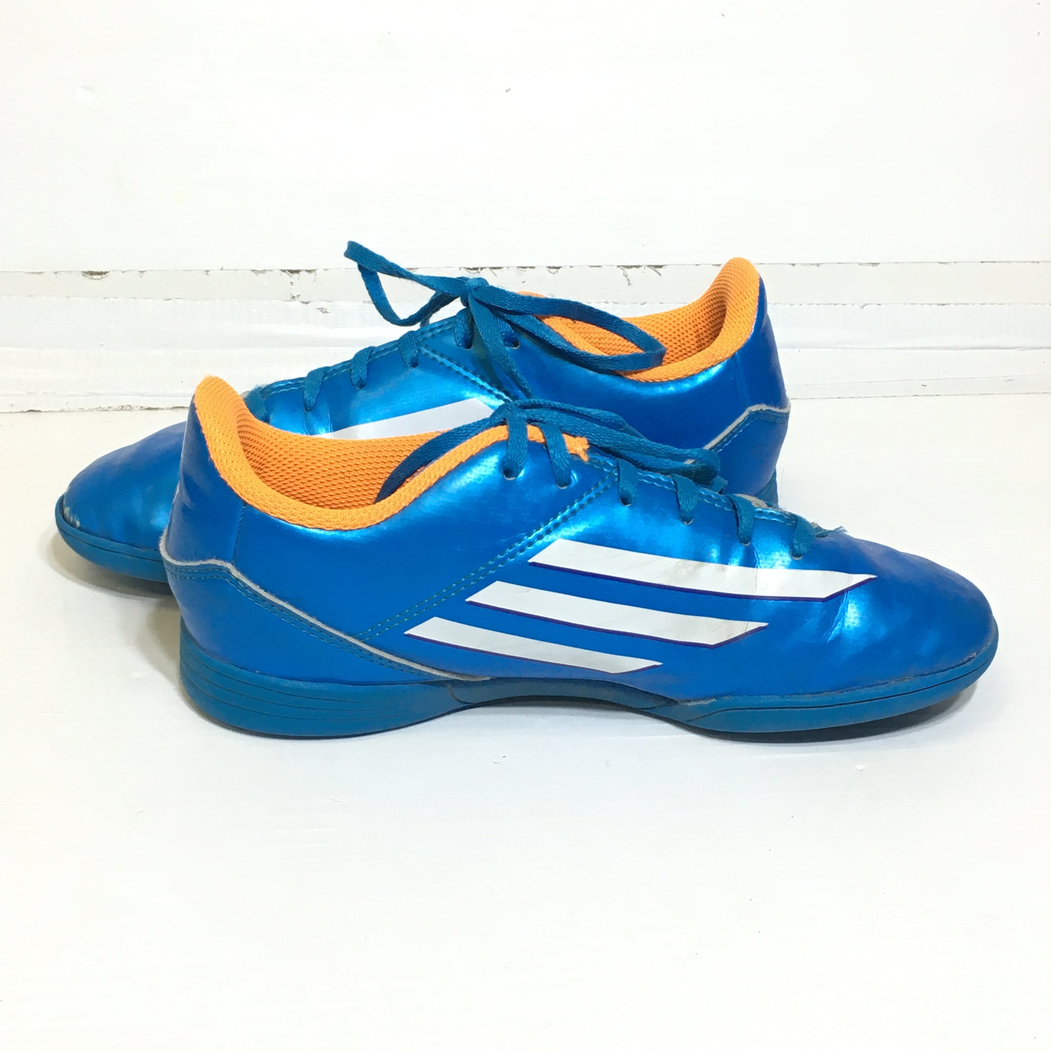 Adidas Kids F5 Indoor Soccer Shoes- Size US 2 - Pre-Owned