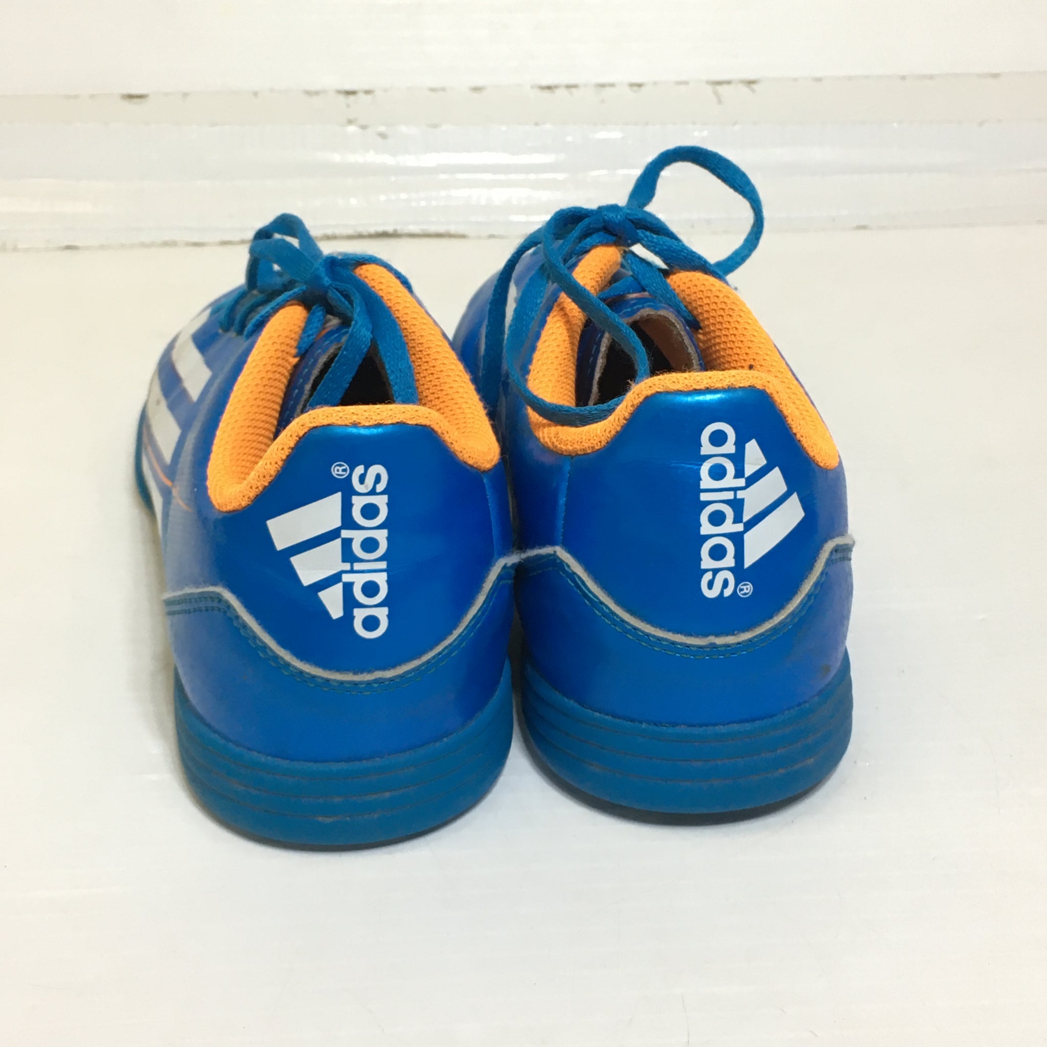 youth indoor soccer shoes size 2