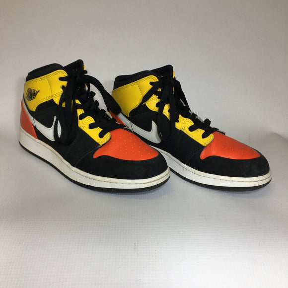 Nike Air Jordan Sneakers - Size Y6.5 - Pre-owned - SR5YBX